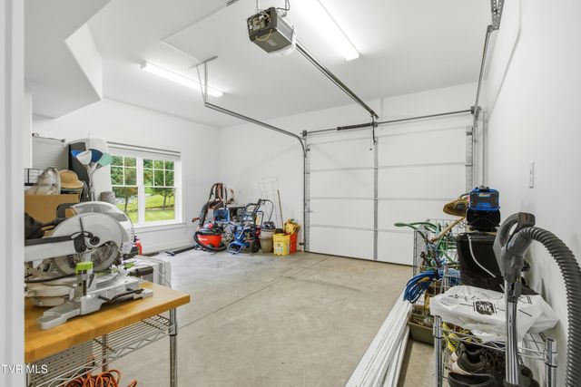 2389 Sawyers Pond Drive, Johnson City, TN 37604