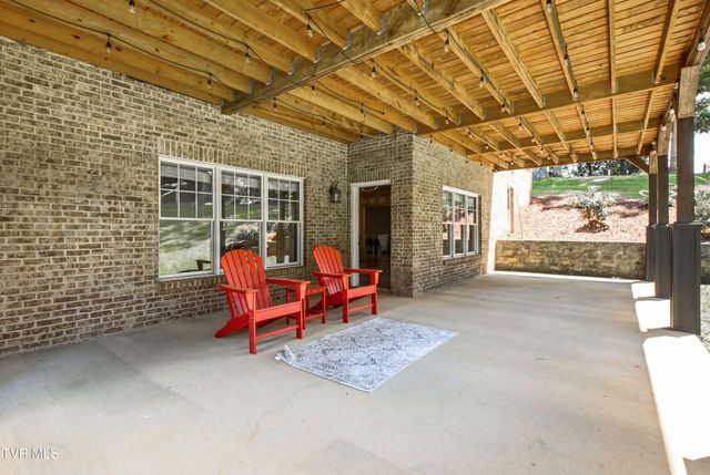 2389 Sawyers Pond Drive, Johnson City, TN 37604