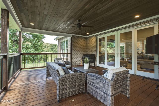 2389 Sawyers Pond Drive, Johnson City, TN 37604