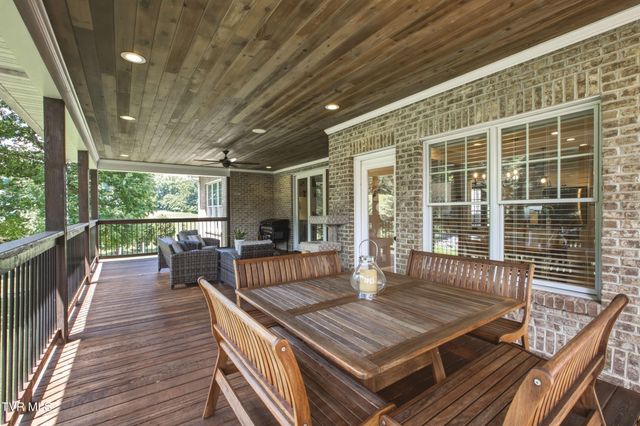 2389 Sawyers Pond Drive, Johnson City, TN 37604