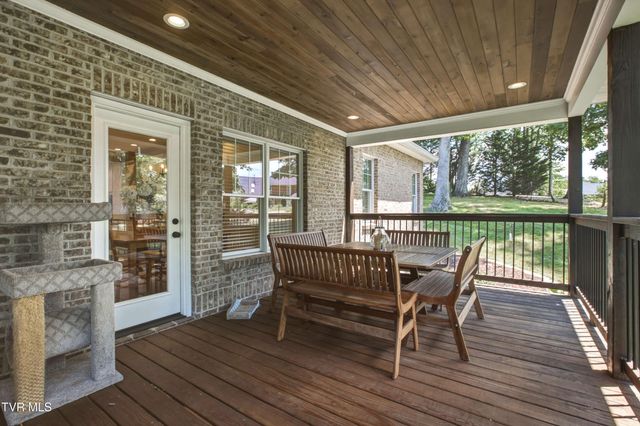 2389 Sawyers Pond Drive, Johnson City, TN 37604
