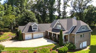 2389 Sawyers Pond Drive, Johnson City, TN 37604