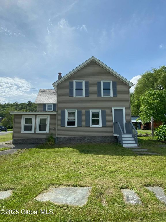 11 4th Avenue, Whitehall, NY 12887