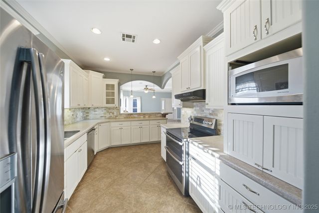 4225 Greentree Way 17A, Sand Springs, OK 74063