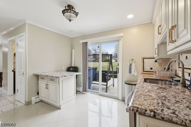 822 Pompton Ave 2, Cedar Grove Twp., NJ 07009