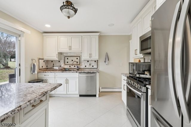 822 Pompton Ave 2, Cedar Grove Twp., NJ 07009