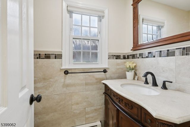 822 Pompton Ave 2, Cedar Grove Twp., NJ 07009