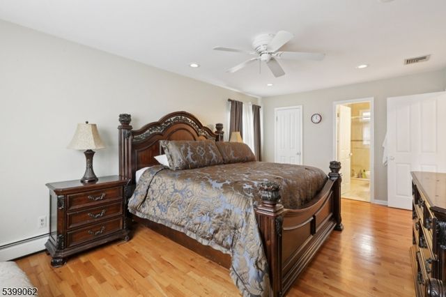 822 Pompton Ave 2, Cedar Grove Twp., NJ 07009