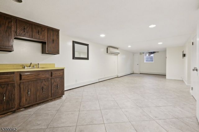 822 Pompton Ave 2, Cedar Grove Twp., NJ 07009