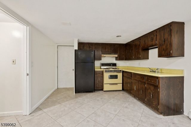 822 Pompton Ave 2, Cedar Grove Twp., NJ 07009