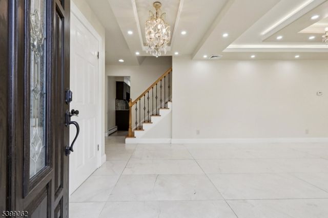 822 Pompton Ave 2, Cedar Grove Twp., NJ 07009