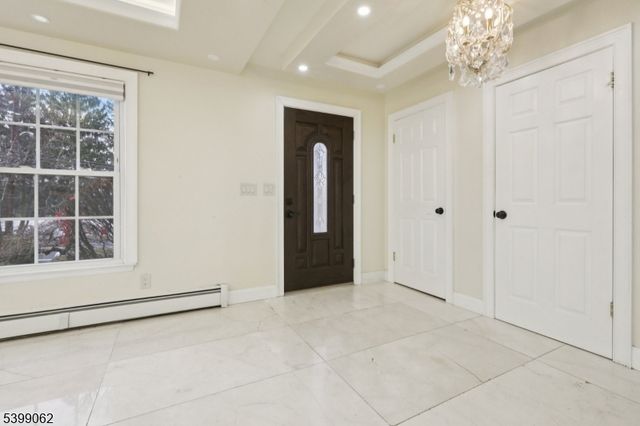 822 Pompton Ave 2, Cedar Grove Twp., NJ 07009
