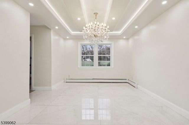 822 Pompton Ave 2, Cedar Grove Twp., NJ 07009