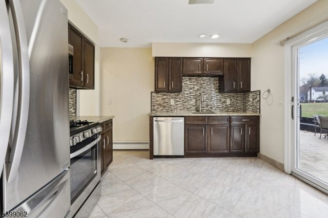 822 Pompton Ave 2, Cedar Grove Twp., NJ 07009