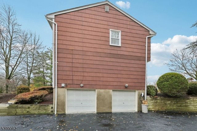 822 Pompton Ave 2, Cedar Grove Twp., NJ 07009