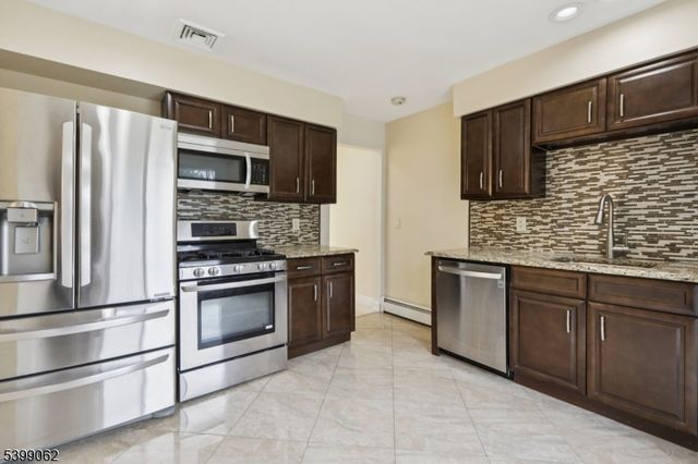 822 Pompton Ave 2, Cedar Grove Twp., NJ 07009