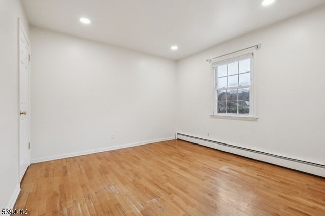 822 Pompton Ave 2, Cedar Grove Twp., NJ 07009