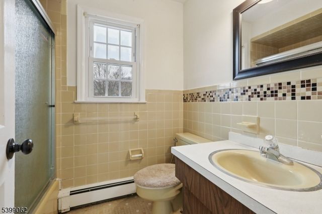 822 Pompton Ave 2, Cedar Grove Twp., NJ 07009