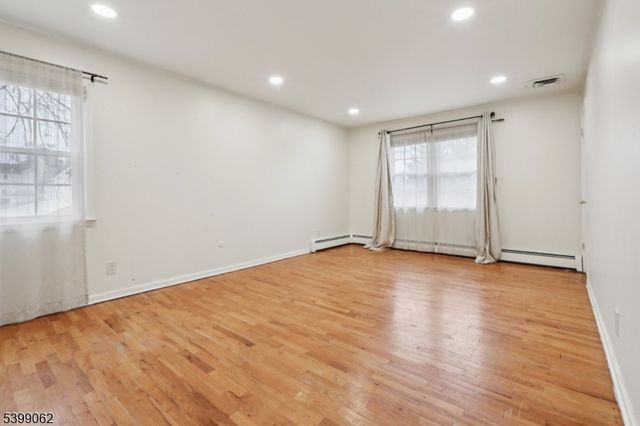 822 Pompton Ave 2, Cedar Grove Twp., NJ 07009