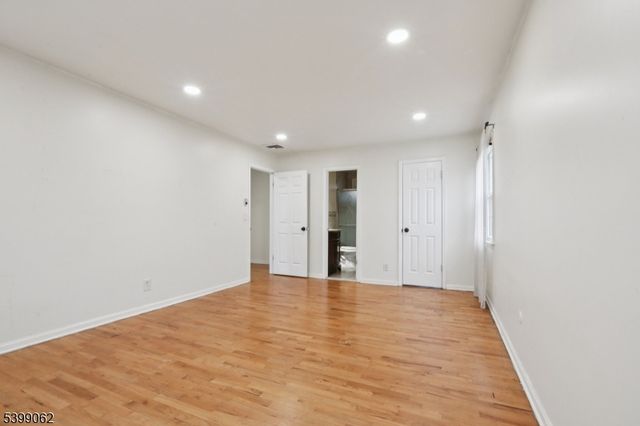 822 Pompton Ave 2, Cedar Grove Twp., NJ 07009