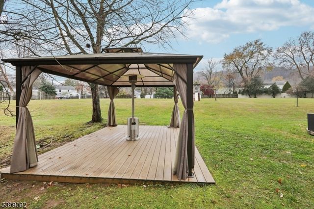 822 Pompton Ave 2, Cedar Grove Twp., NJ 07009