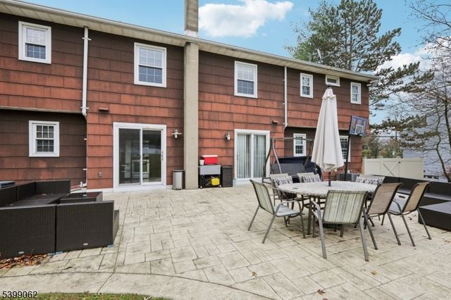 822 Pompton Ave 2, Cedar Grove Twp., NJ 07009