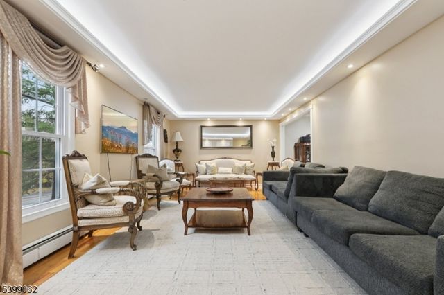 822 Pompton Ave 2, Cedar Grove Twp., NJ 07009
