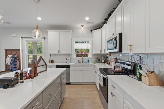 2236 Old Washington Rd, Cedar Hill, TN 37032