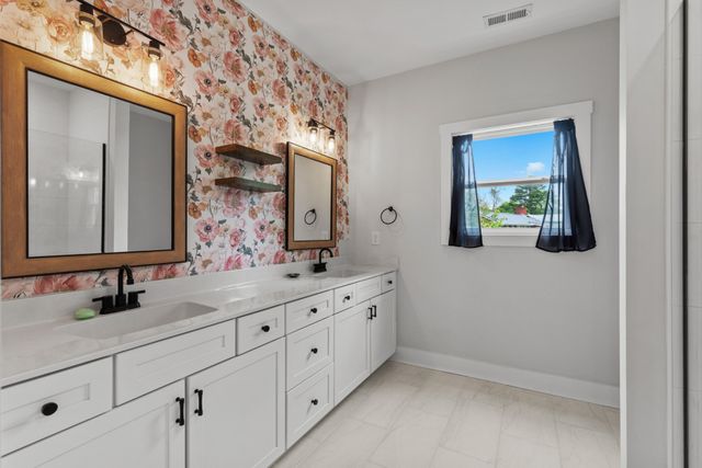 2236 Old Washington Rd, Cedar Hill, TN 37032
