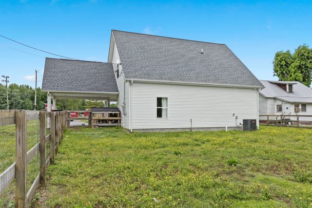 2236 Old Washington Rd, Cedar Hill, TN 37032