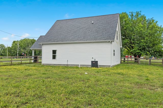 2236 Old Washington Rd, Cedar Hill, TN 37032