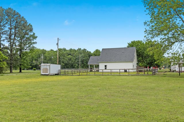 2236 Old Washington Rd, Cedar Hill, TN 37032