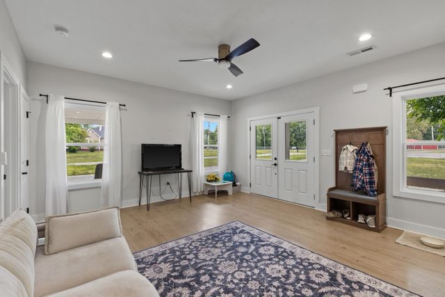 2236 Old Washington Rd, Cedar Hill, TN 37032