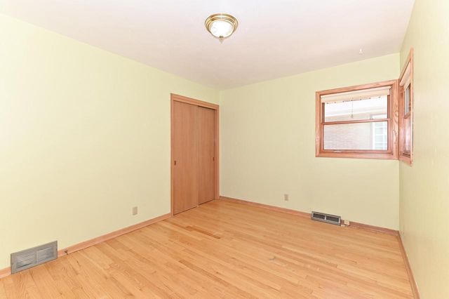 8732 W Burdick AVENUE, Milwaukee, WI 53227