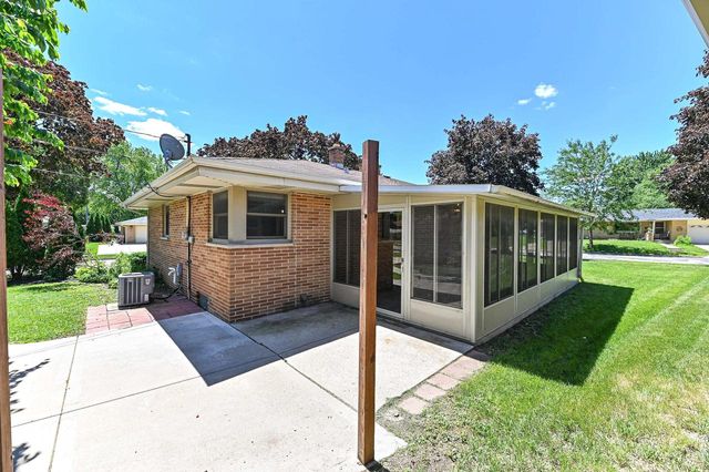 8732 W Burdick AVENUE, Milwaukee, WI 53227