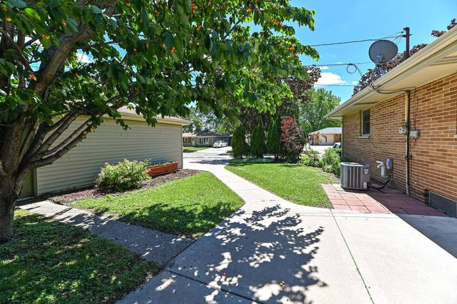 8732 W Burdick AVENUE, Milwaukee, WI 53227