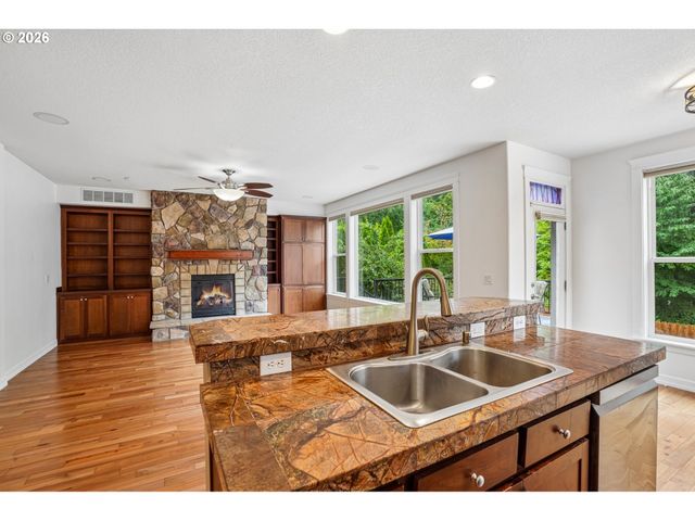 928 Ne 34TH Ave, Camas, WA 98607