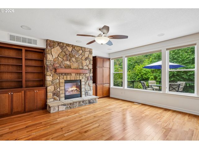 928 Ne 34TH Ave, Camas, WA 98607