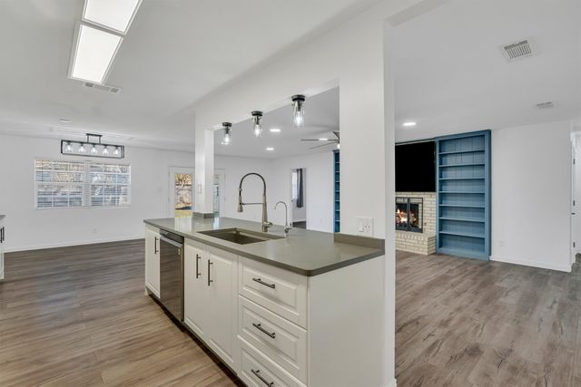 1707 Torch Drive, Arlington, TX 76015