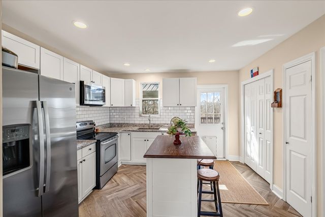 3125 Lake Park Dr, Nashville, TN 37211