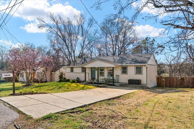 3125 Lake Park Dr, Nashville, TN 37211