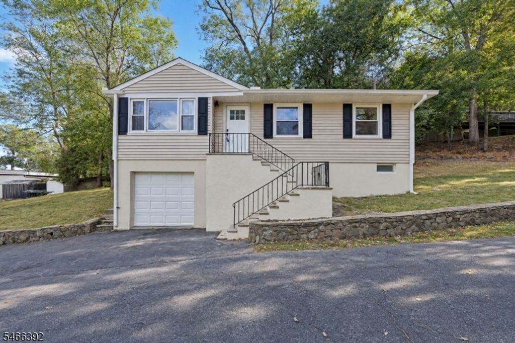 15 Hillside Ave, Hopatcong Boro, NJ 07843 — exterior