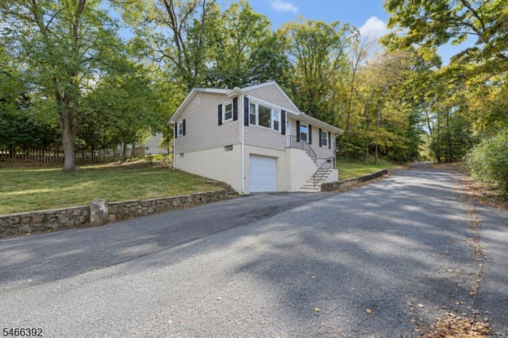 15 Hillside Ave, Hopatcong Boro, NJ 07843 — photo 2