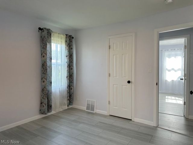 1011 Parkleigh Drive, Parma, OH 44134