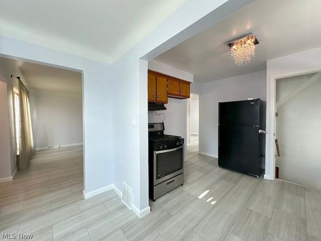1011 Parkleigh Drive, Parma, OH 44134