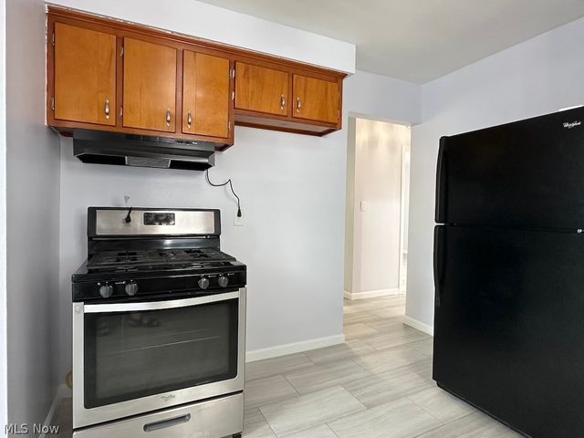 1011 Parkleigh Drive, Parma, OH 44134