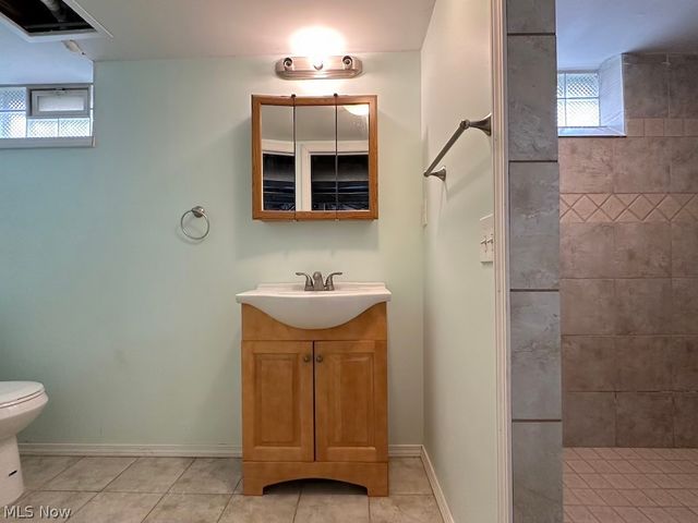 1011 Parkleigh Drive, Parma, OH 44134