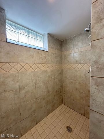1011 Parkleigh Drive, Parma, OH 44134