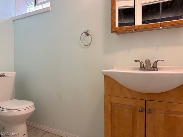 1011 Parkleigh Drive, Parma, OH 44134
