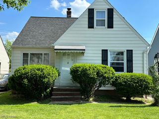 1011 Parkleigh Drive, Parma, OH 44134